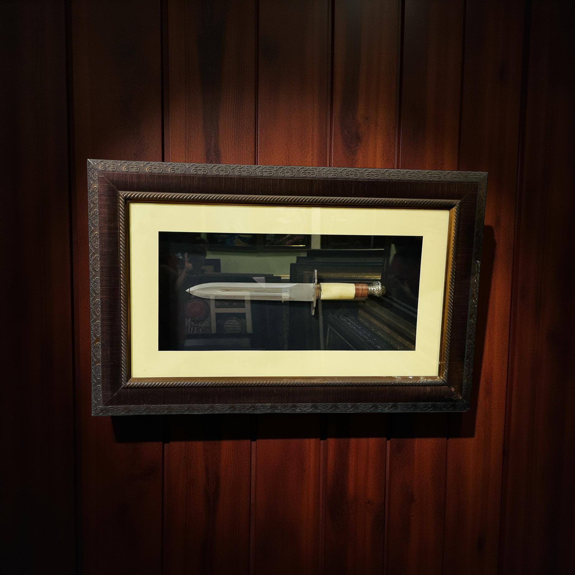 Regal Dagger – Framed Heritage Blade Art